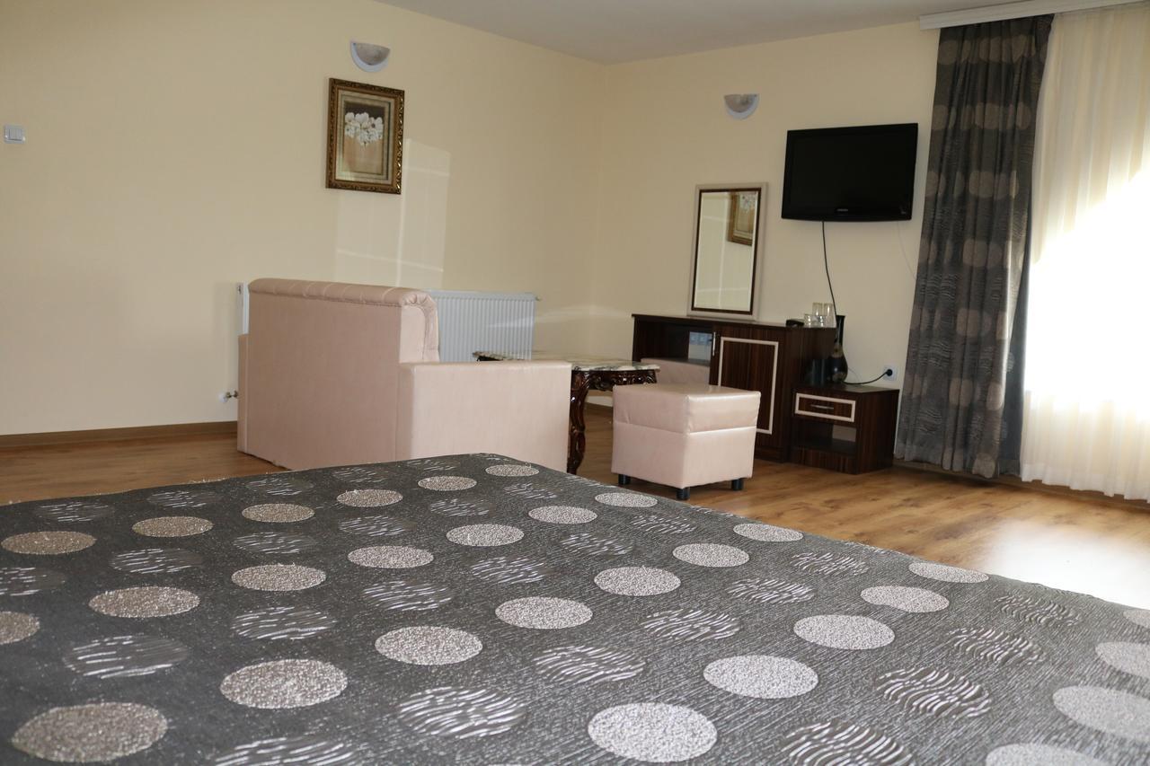 Hotel Arda Kŭrdzhali エクステリア 写真